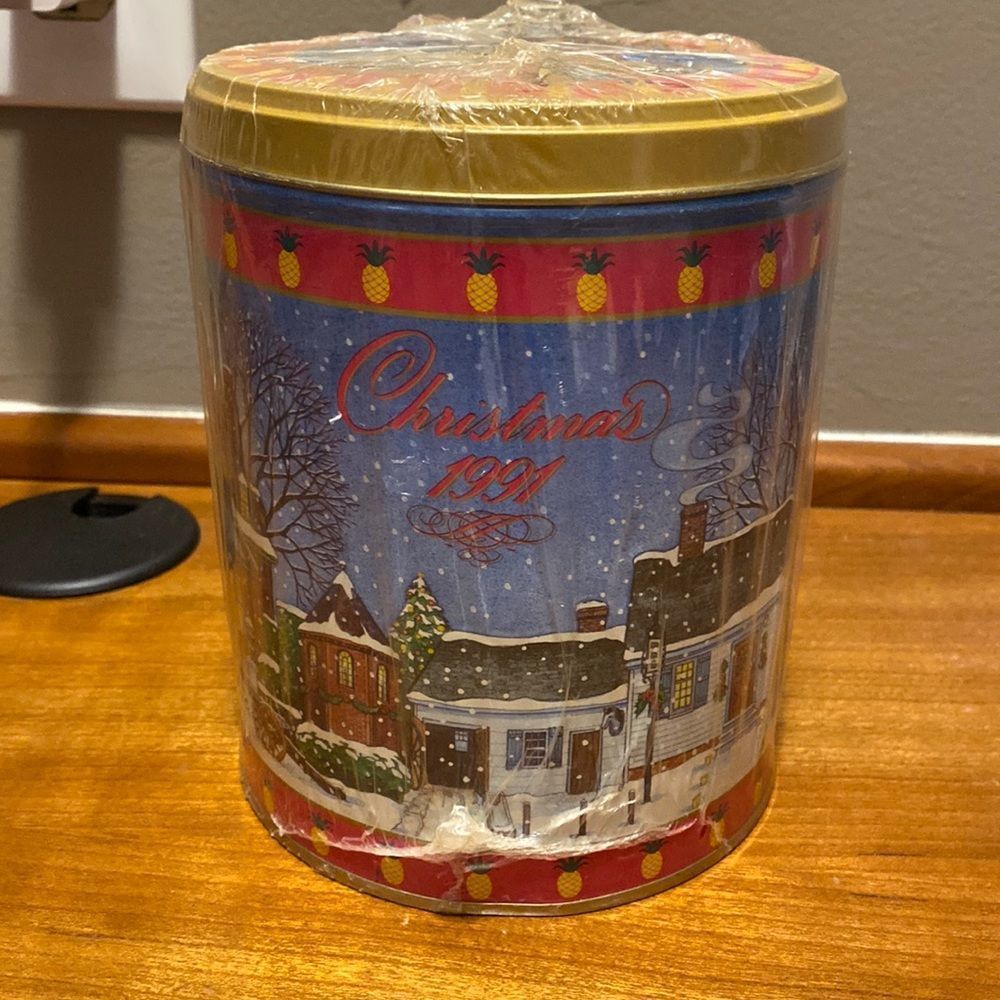 Snickers 1991 Vintage Collectible Christmas Tin Canister in original plastic - Picture 6 of 10
